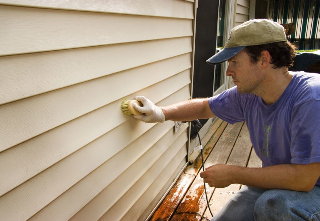 Cleaning vinyl siding