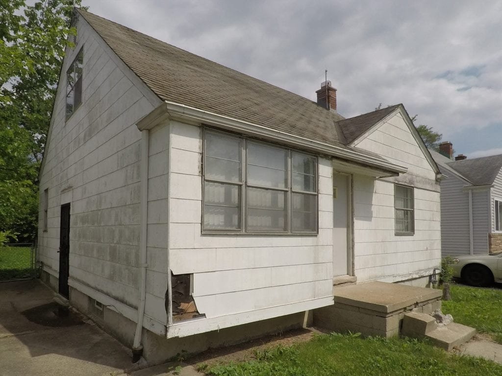 Detroit Windows, Roofing, Siding, and Gutters Front Left Before Install